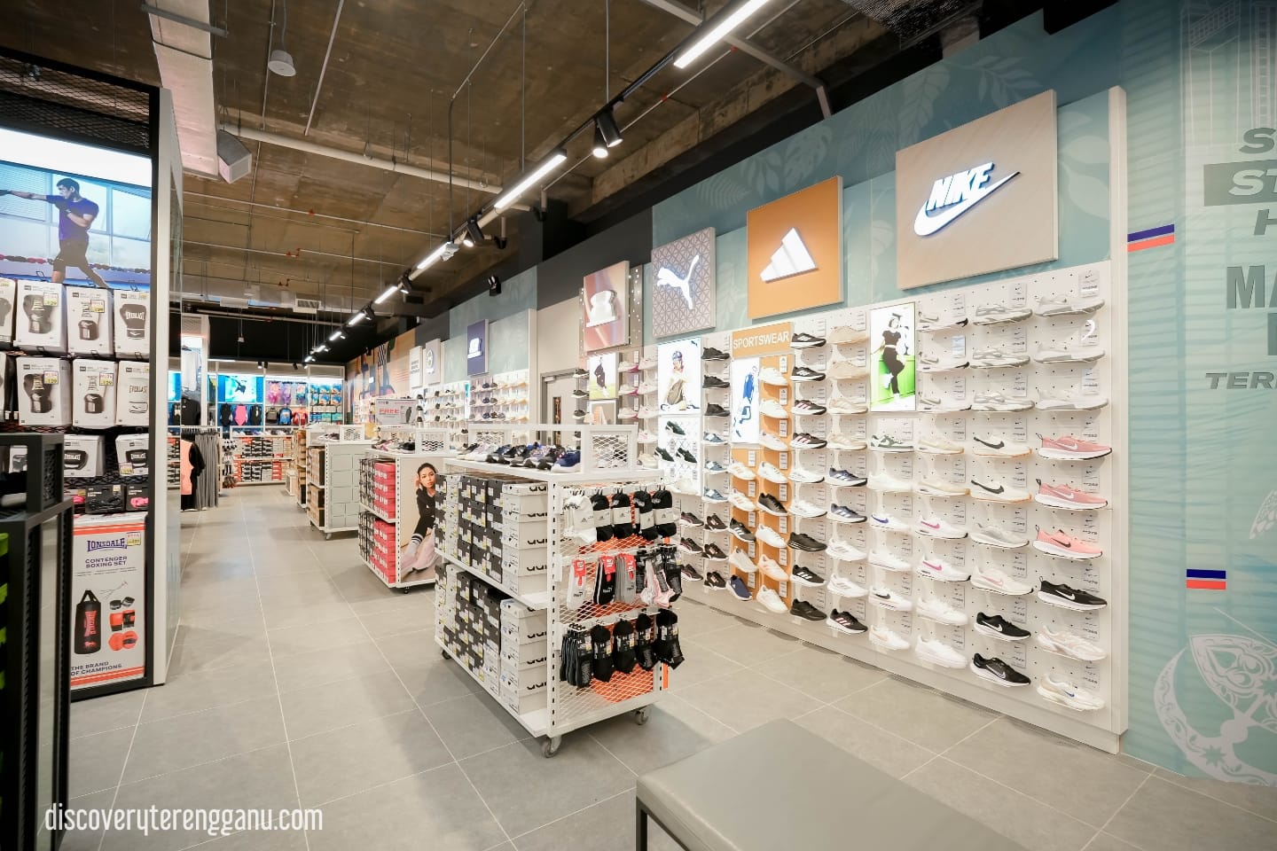 Brand Berjenama di Sports Direct
