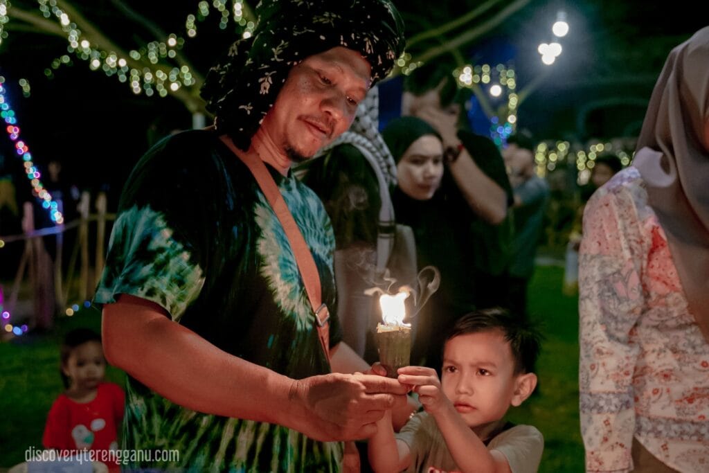 Suasana Malam di Festival Pelita Raya