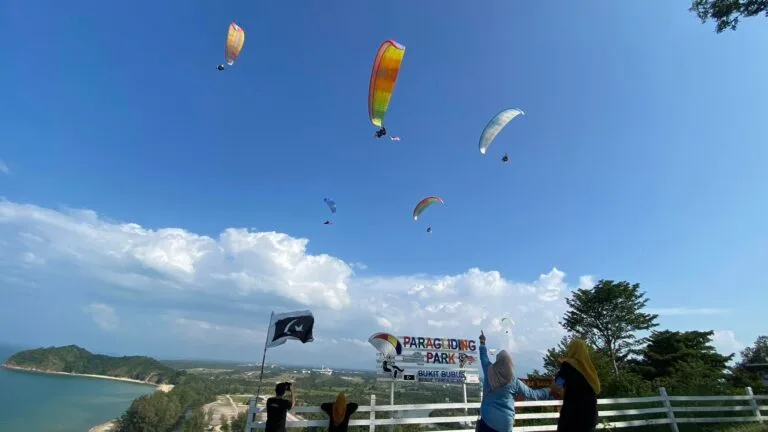 Paragliding di Bukit Bubus