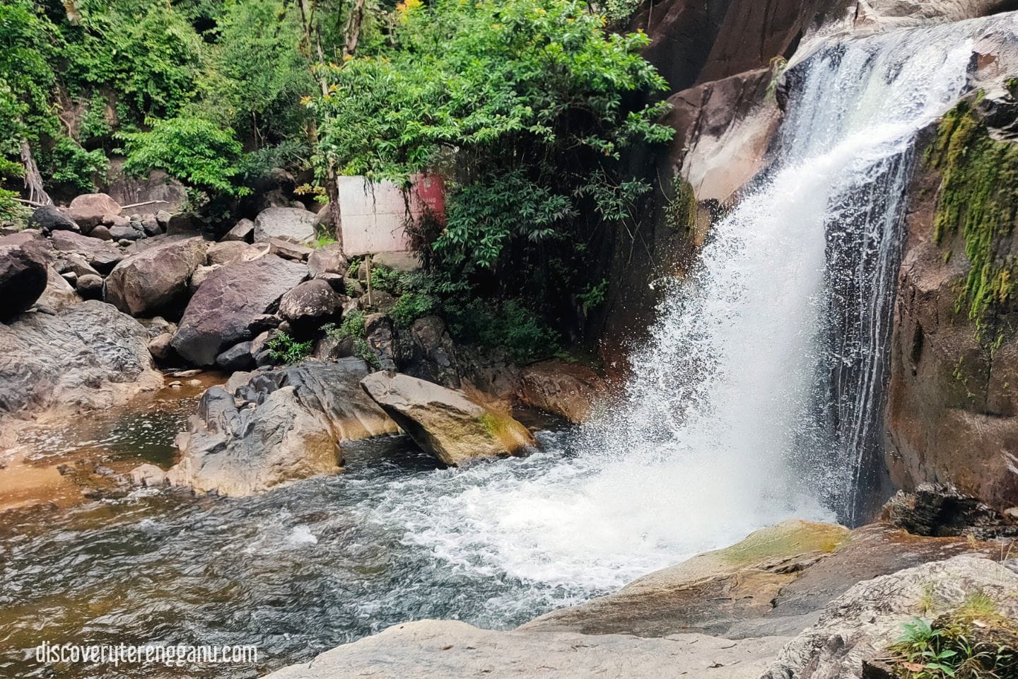1. Air Terjun Sekayu