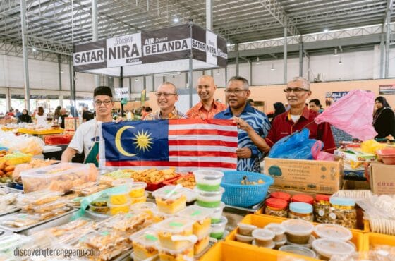 Program Agihan Bendera Malaysia Di Pasar Kedai Payang